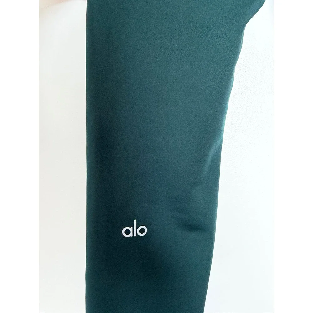 Alo Yoga Airlift High Rise Legging & Intrigue Bra Set Green S